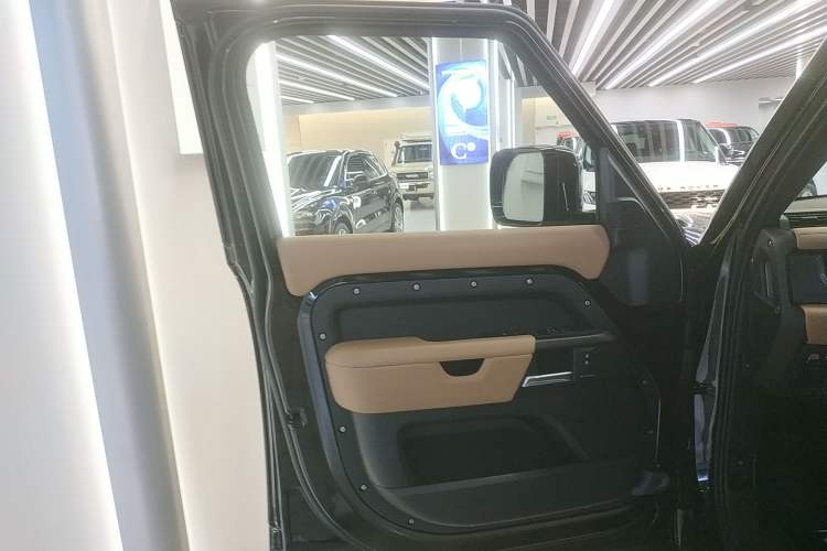 Used Land Rover Defender 2025 110 3.0T P400 – Dynamic HSE