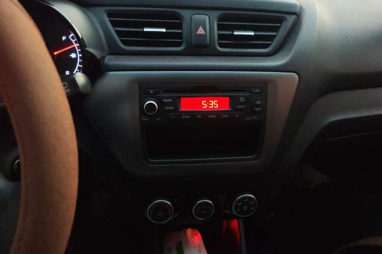 Used Kia K2 2015 Sedan 1.4L Automatic GLS Audio And AC Panel