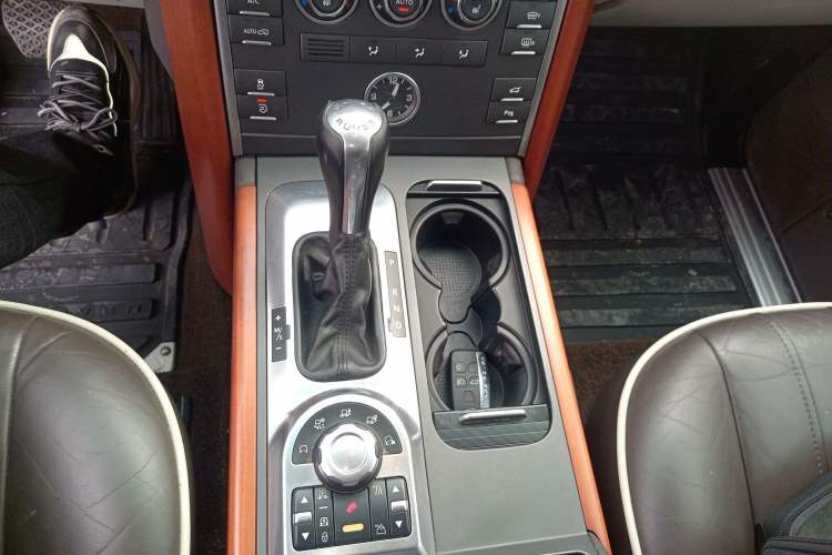Used Land Rover Range 2010 3.6 TDV8 HSE Gear Lever