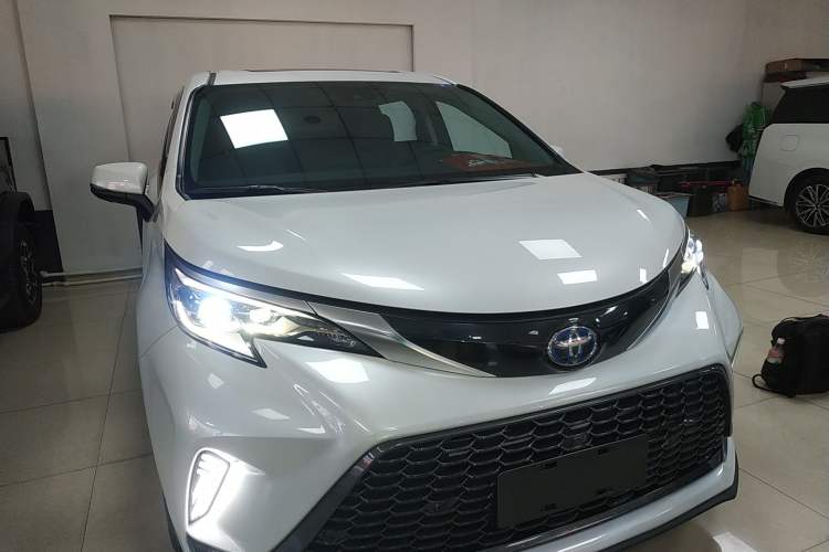 Used Toyota Granvia 2023 2.5L Hybrid Prestige PLUS Edition
