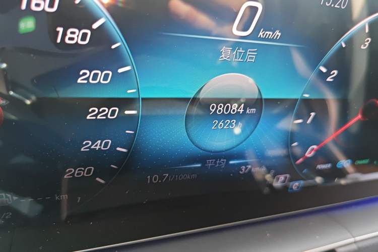 Used Mercedes-Benz GLS 2022 Second Facelift GLS 450 4MATIC Stylish Version Odometer Close Up