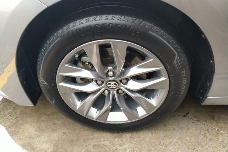 Used Toyota Avalon 2021 2.5L Luxury Edition Left Front Wheel Hub