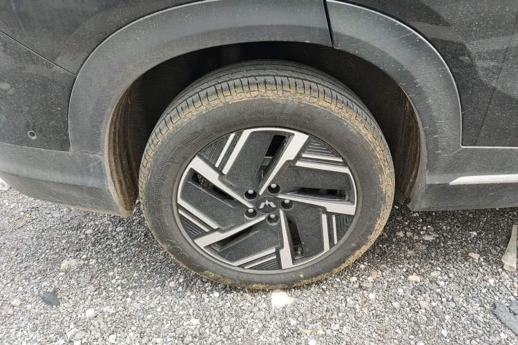 Used Wuling Xingguang S 2025 Model, 130km Flagship Edition Right Rear Wheel Hub