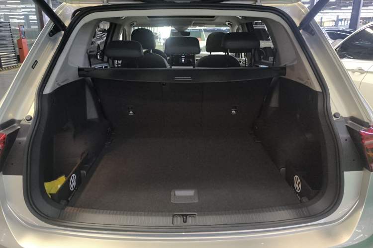 Used Volkswagen Tiguan L 2023 330TSI Automatic Two-Wheel Drive R-Line Enjoyment Edition