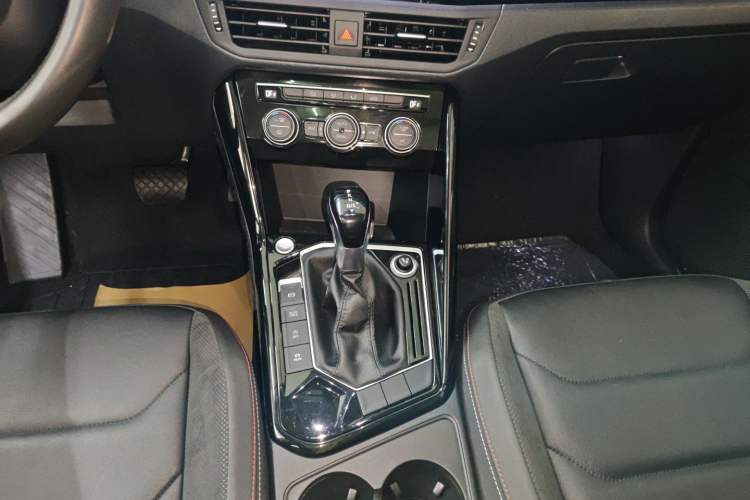 Used Volkswagen Tayron 2019 Teramont Edition 280TSI Two-Wheel Drive Luxury Model China VI Standard Gear Lever