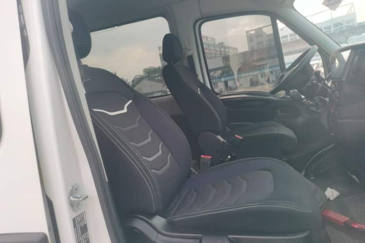 Used Iveco Eurocargo 2021 2.0T Manual Super-Rui Long Wheelbase Short Overhang High Roof Manual Doors F1A
