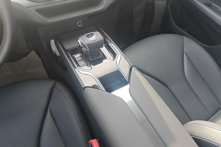 Used Hongqi E-QM5 2021 Online Booking Charging Basic Edition 5 Seats