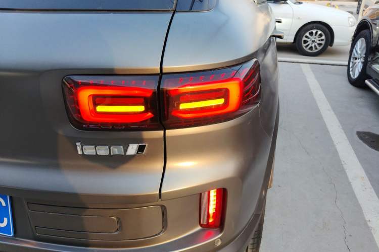 Used Geely Auto icon 2025 Linglong 1.5TD Jinxi Edition Right Rear Taillight