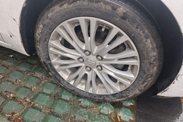 Used Buick GT 2016 15N Automatic Elite Edition Right Front Wheel Hub