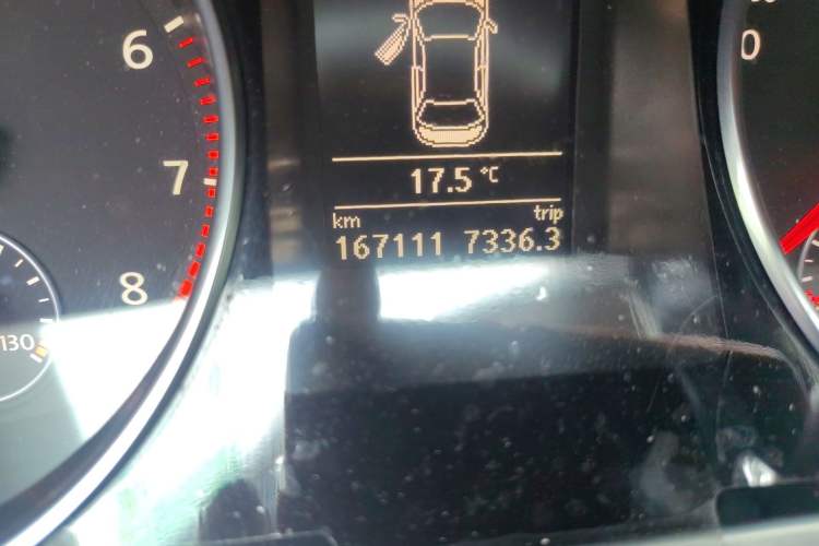 Used Volkswagen FAW-Volkswagen CC 2011 1.8TSI Luxury Model Odometer Close Up