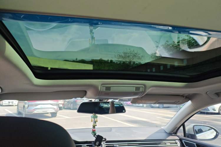 Used Volkswagen Magotan 2017 330TSI DSG Luxury Model Headliner