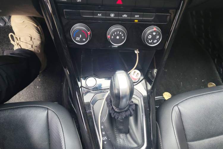 Used Volkswagen T-ROC 2021 280TSI DSG Two-Wheel Drive Comfort Connect Edition