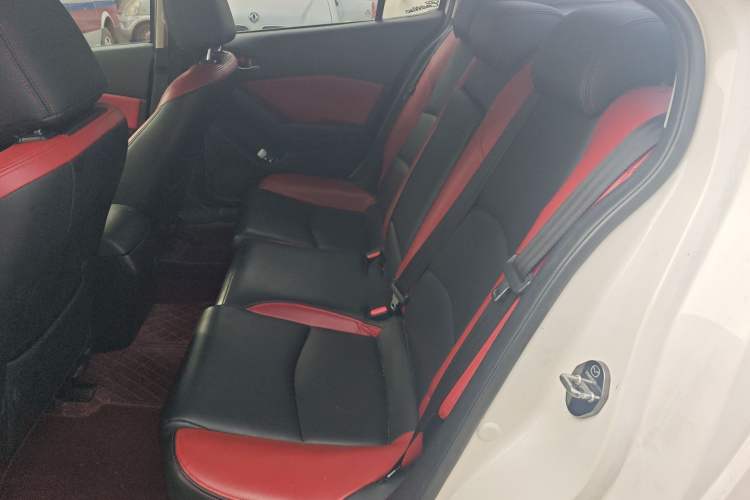 Used Mazda 3 Axela 2016 Sedan 1.5L Automatic Comfort Model