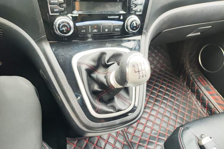 Used Haval H6 2013 Upgraded Model 1.5T Manual Two-Wheel Drive Elite Version