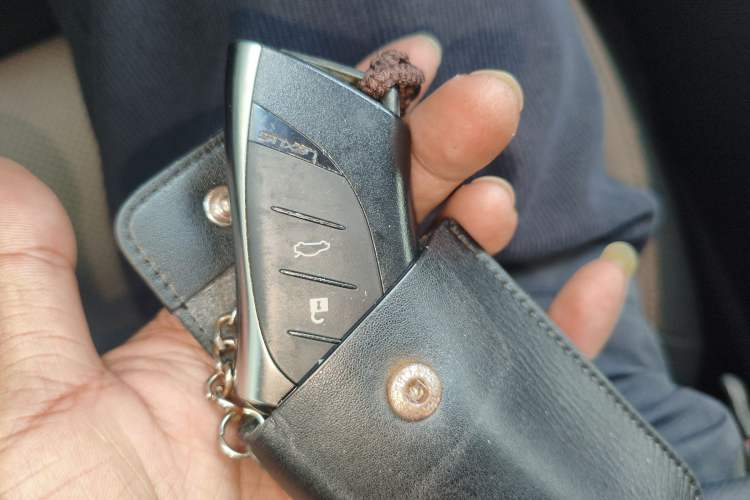 Used Lexus ES 2021 300h Deluxe Edition
