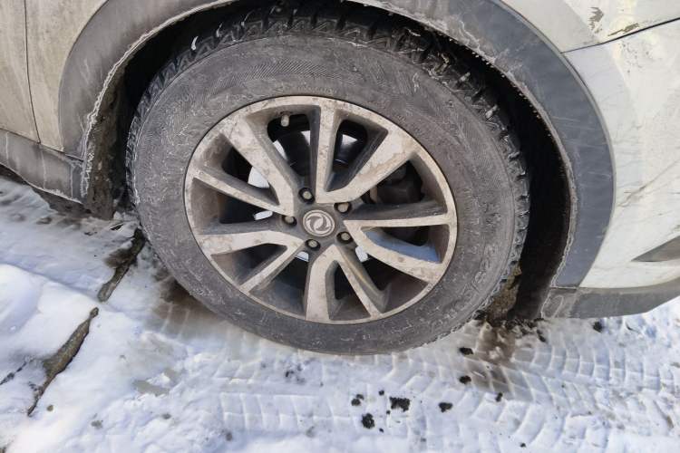 Used Dongfeng Fengon 580 2016 1.5T Manual Luxury Edition Right Front Wheel Hub