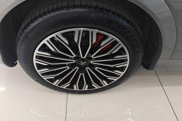 Used VOYAH FREE 2025 Model FREE+ Rear-Drive Qiankun Edition Right Rear Wheel Hub