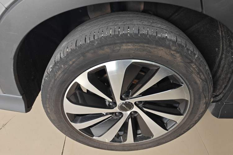 Used BYD Song PLUS New Energy 2024 HONOR Edition DM-i 110km Flagship Model Right Rear Wheel Hub