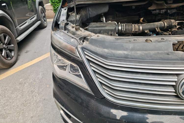 Used FORTHING Lingzhi 2018 M5L 1.6L 7-Seater Luxury Model Right Front Headlight