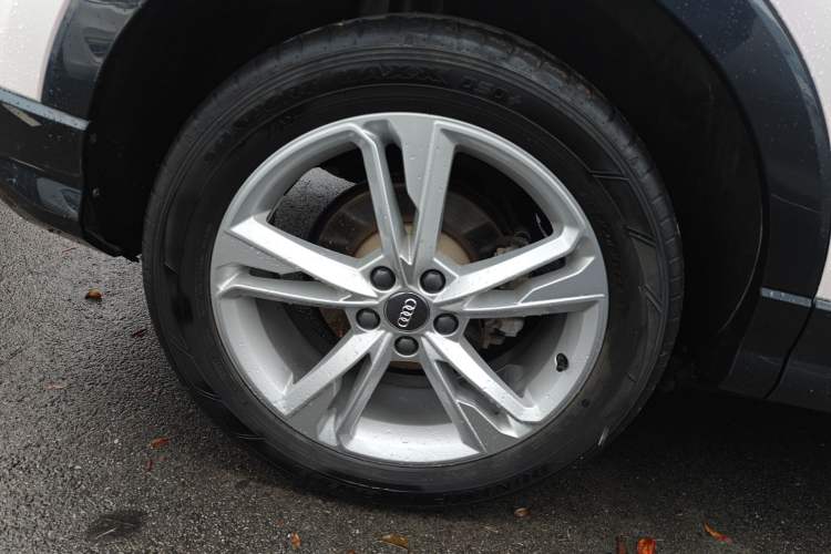 Used Audi Q3 2020 35 TFSI Fashionable and Elegant Model Right Rear Wheel Hub