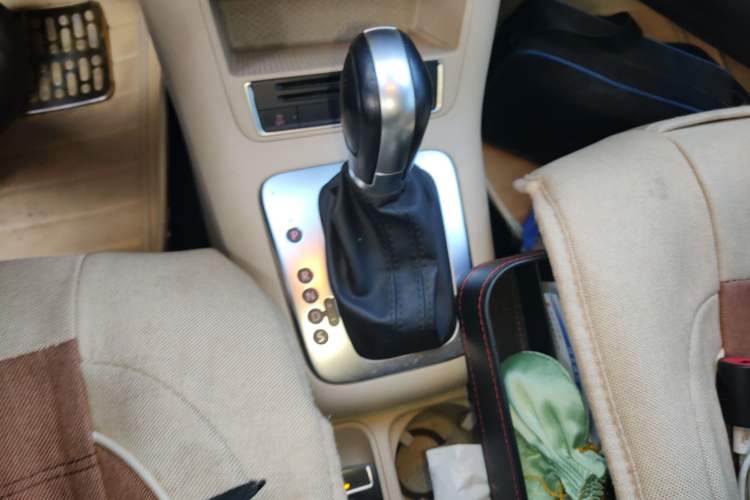 Used Volkswagen Tiguan 2015 1.8TSI Automatic Two-Wheel Drive Comfort Edition Gear Lever