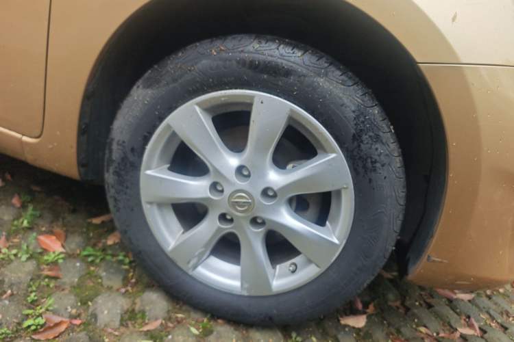 Used Nissan Tiida 2011 1.6L CVT Smart Version Right Front Wheel Hub