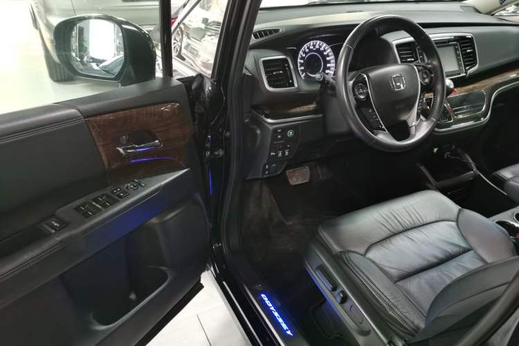 Used Honda Odyssey 2015 Revised Version 2.4L Supreme Edition
