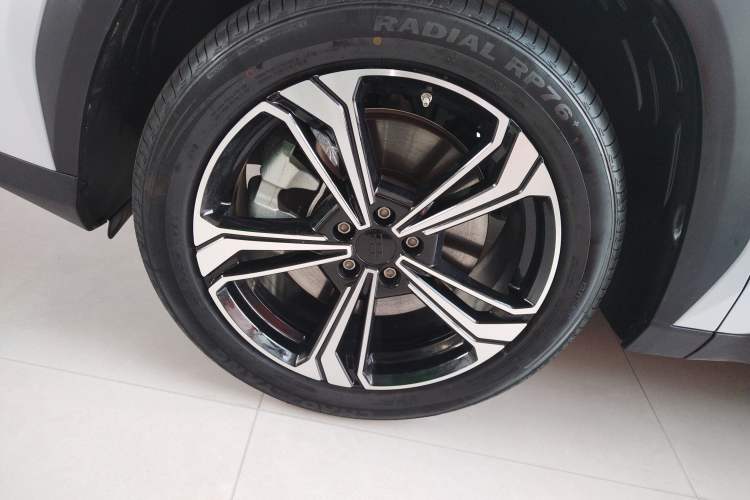 Used Geely Galaxy L7 2025 EM-i 115km Exploration+ Edition Left Front Wheel Hub