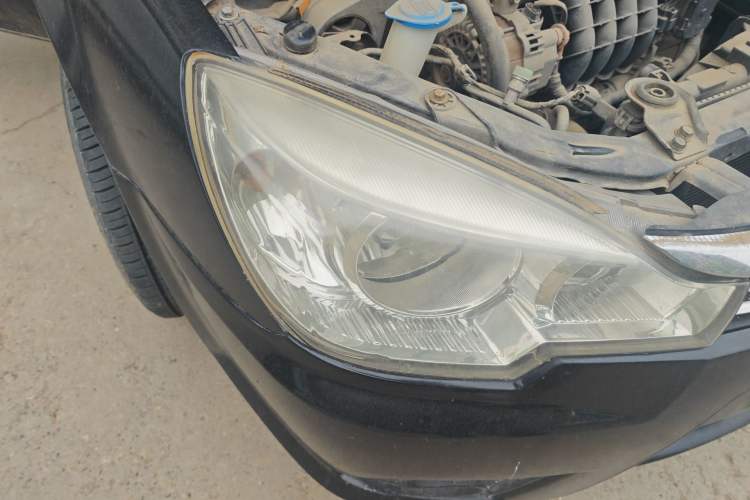 Used Soueast V3 Lingyue 2014 1.5L Manual Smart Edition Right Front Headlight