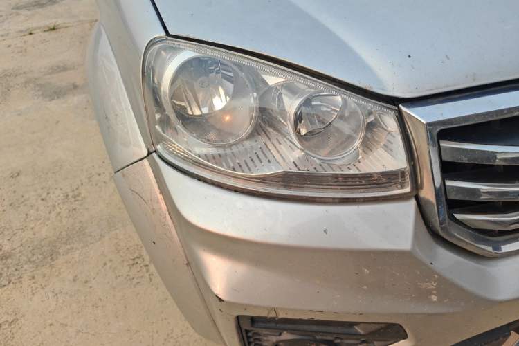 Used Great Wall Wingle 5 2017 2.0T European-spec Diesel Two-Wheel-Drive Entry-Level Big Double-Cab GW4D20D Right Front Headlight