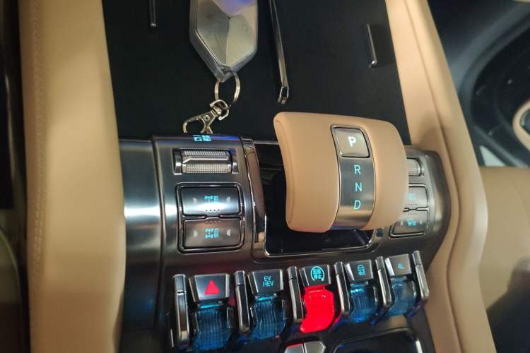 Used Formula Leopard 8 2025 Smart & Brave Flagship Edition 6 Seats Gear Lever