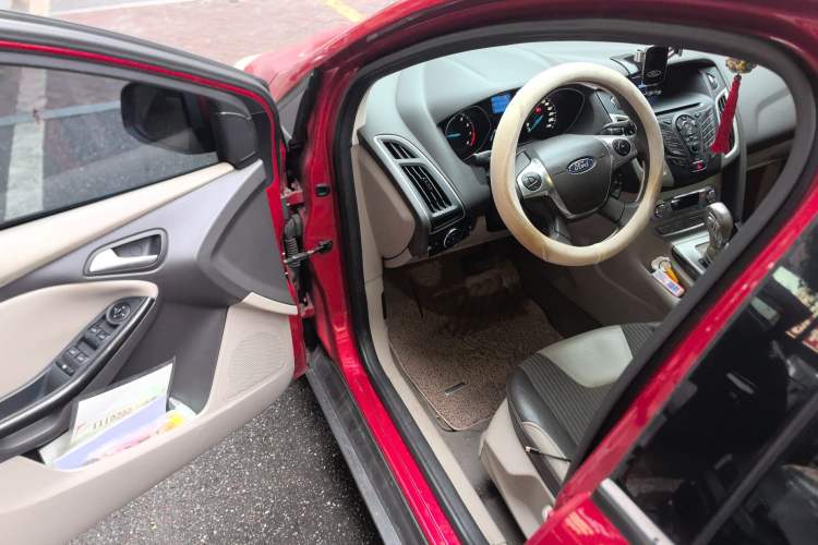 Used Ford Focus 2012 Hatchback 1.6L Automatic Fashion Edition
