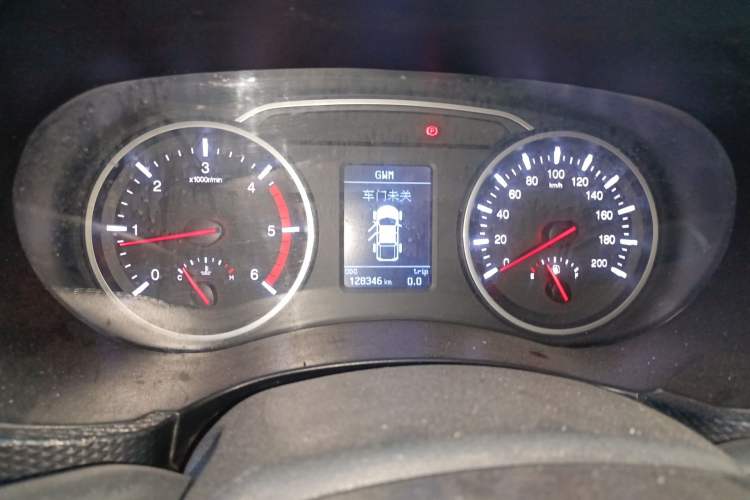 Used Great Wall Wingle 5 2017 2.0T European Version Diesel Two-Wheel Drive Advanced Large Double-Cab GW4D20E