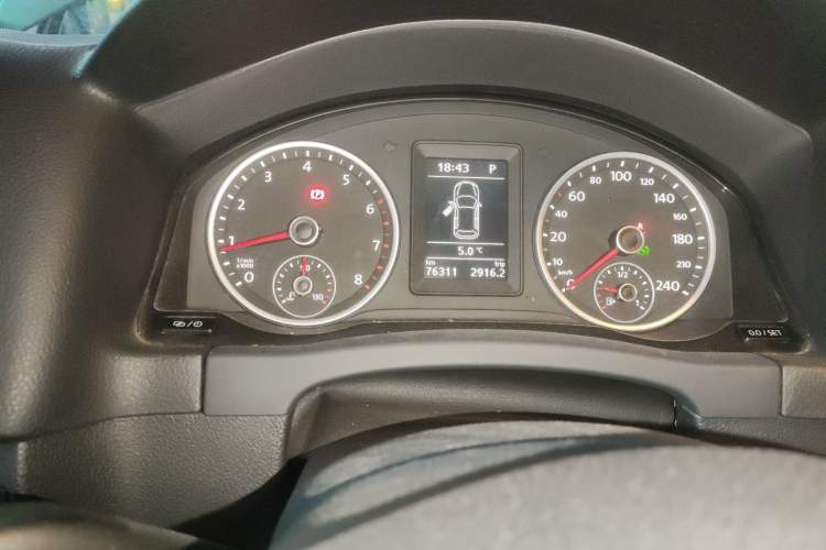 Used Volkswagen Tiguan 2015 1.8TSI Automatic Two-Wheel Drive Comfort Edition Odometer Close Up