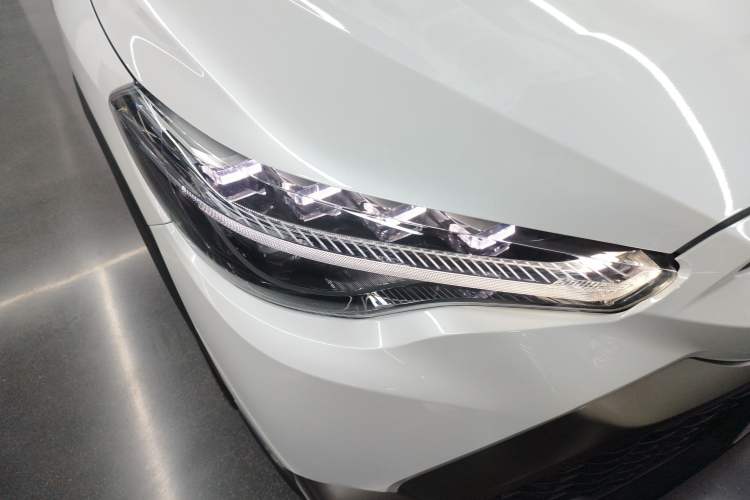 Used Toyota FRONTLANDER 2022 2.0L CVT Luxury PLUS Edition Right Front Headlight