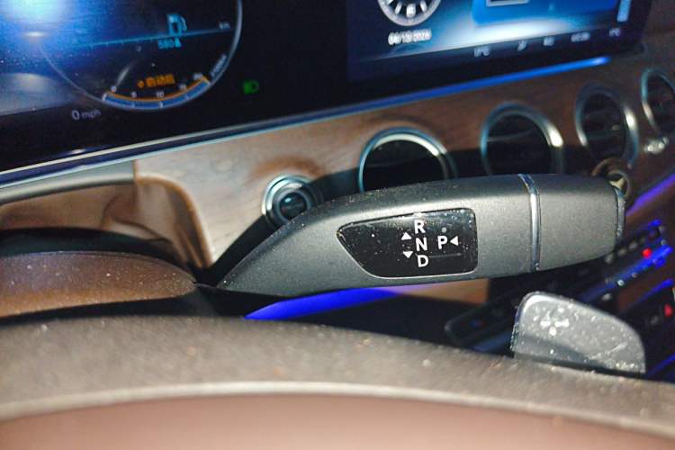 Used Mercedes-Benz E-Class 2018 E 300 L Stylish Model Gear Lever