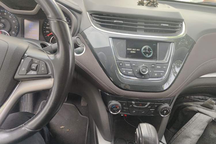 Used Chevrolet Malibu 2018 530T Automatic Fashion Edition Audio And AC Panel