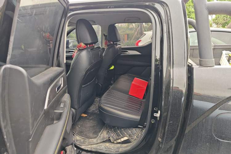 Used Great Wall King Kong Poer 2023 2.0T Automatic Diesel 4x4 Elite Edition Flatbed GW4D20M Left Rear Seat