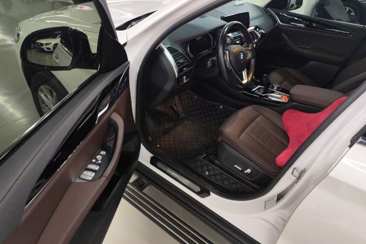 Used BMW X3 2018 xDrive25i Luxury Package China VI Emission Standard Driver Seat