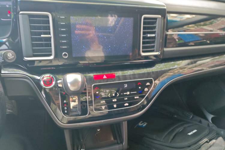 Used Honda Elysion 2019 2.0L Hybrid Supreme Edition Audio And AC Panel