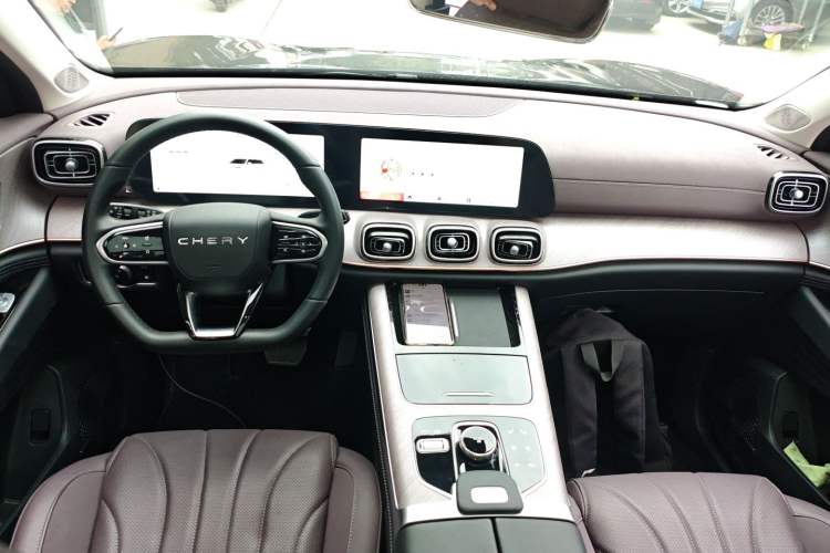 Used Chery Tiggo 9 C-DM 2025 1.5T 106KM Enjoy Edition 5 Seats Lithium-Ion Battery Center Console