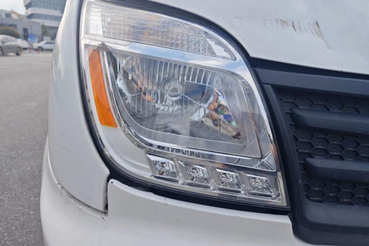 Used SAIC MAXUS Xintu V80 2021 2.0T AMT Classic Aoyuntong Short Wheelbase Mid-Roof 5/6-Seater