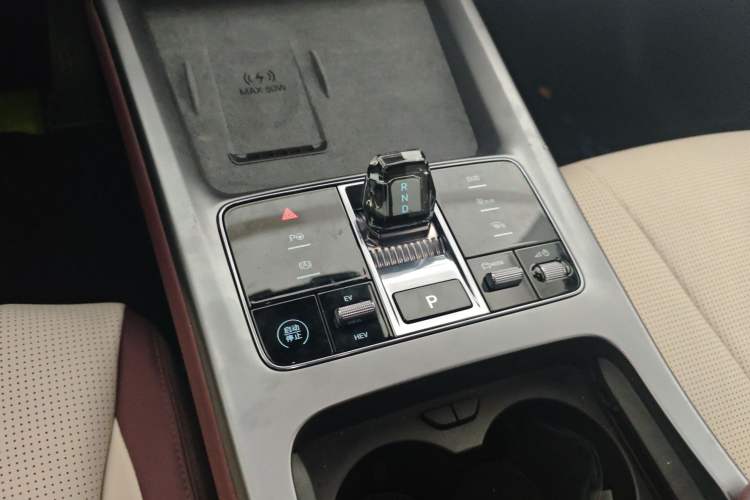 Used BYD Seal 07 DM-i 2025 Intelligent Driving Version DM-i 1.5L 125 km Prestige Edition Gear Lever