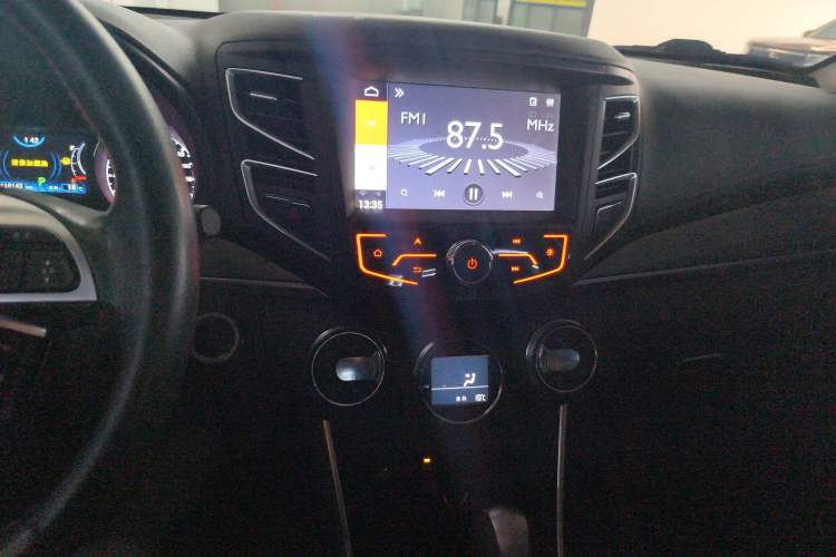 Used BYD Song 2016 Gaishi Edition 1.5TID Automatic Leading Model Audio And AC Panel