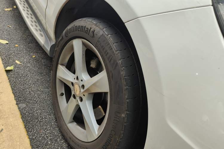 Used Mercedes-Benz M-Class 2015 ML 320 4MATIC Right Front Wheel Hub