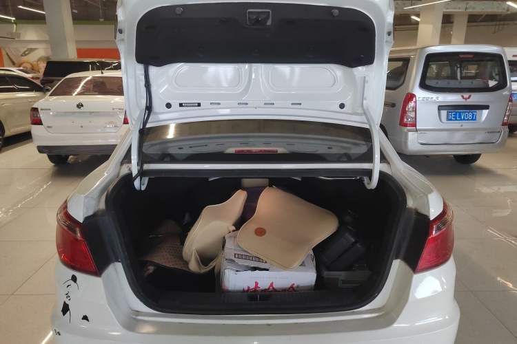 Used CHANGAN Eado 2016 1.6L Manual Fashion Edition Trunk