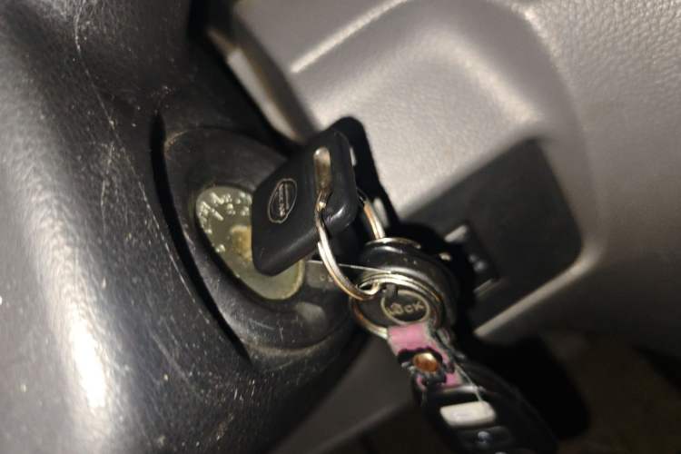 Used Nissan NV200 2011 1.6L 232 Seats Zunya Trim