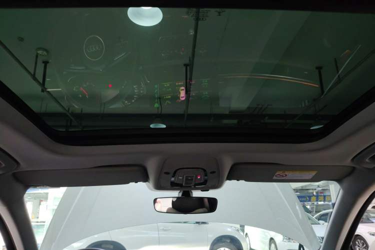 Used Audi A4L 2019 40 TFSI Ambition China VI Headliner