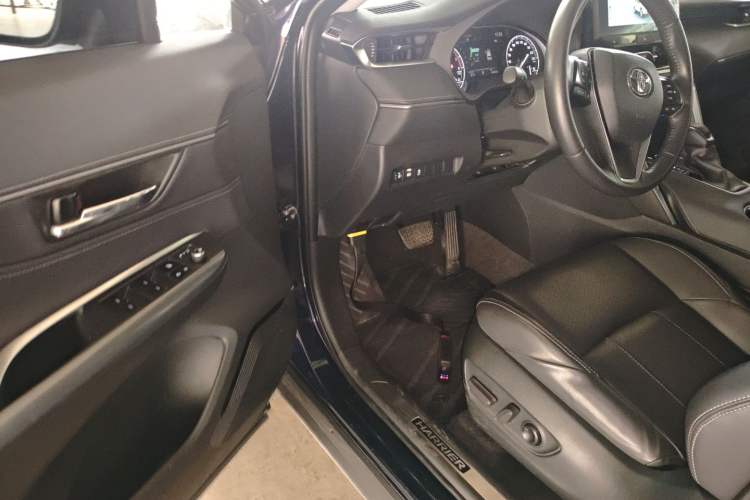 Used Toyota Harrier 2023 2.0L CVT Two-Wheel Drive Entry Version Driver Seat
