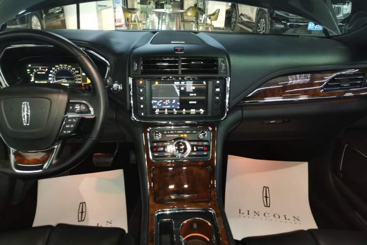 Used Lincoln Continental 2018 2.0T Two-Wheel Drive Deluxe Edition Audio And AC Panel